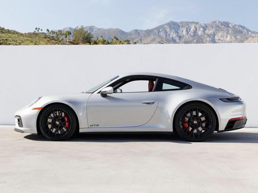 2022 Porsche 911 Carrera 4 GTS