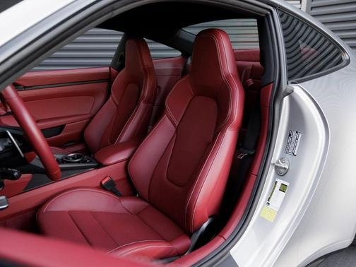 2022 Porsche 911 Carrera 4 GTS