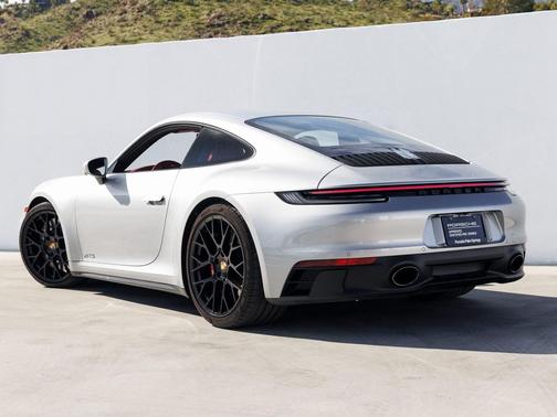 2022 Porsche 911 Carrera 4 GTS