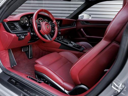 2022 Porsche 911 Carrera 4 GTS