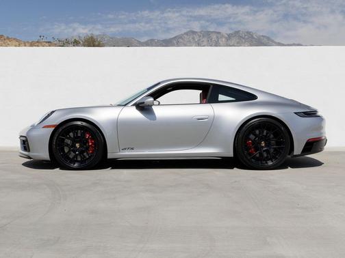 2022 Porsche 911 Carrera 4 GTS