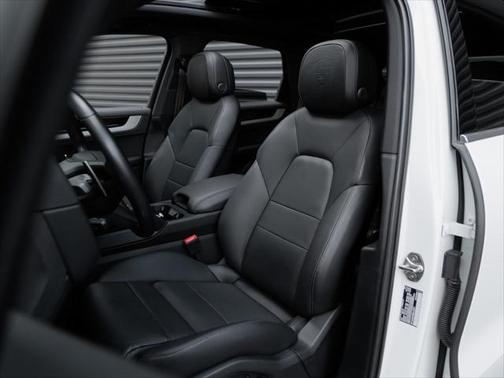 2024 Porsche Cayenne Base (Tiptronic)