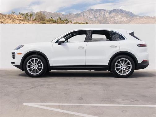 2024 Porsche Cayenne Base (Tiptronic)