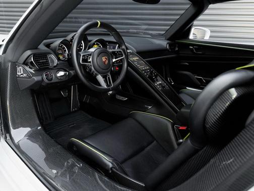2015 Porsche 918 Spyder Base (PDK)