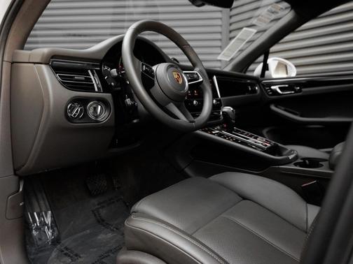 2022 Porsche Macan 