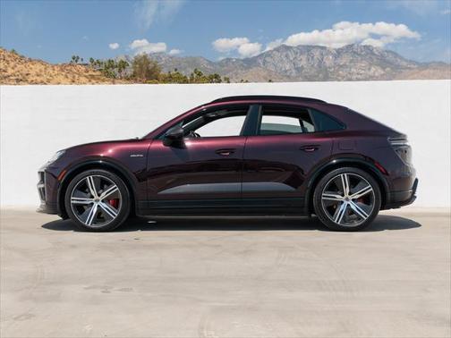 2024 Porsche Macan Turbo