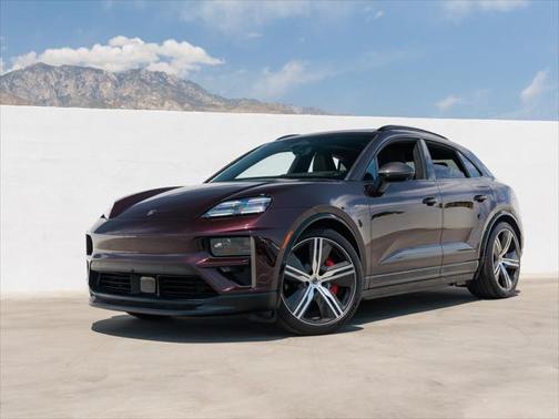 2024 Porsche Macan Turbo