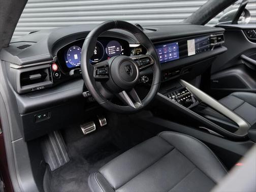 2024 Porsche Macan Turbo