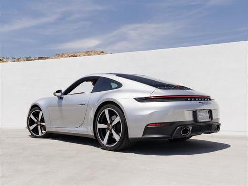 2025 Porsche 911 Carrera