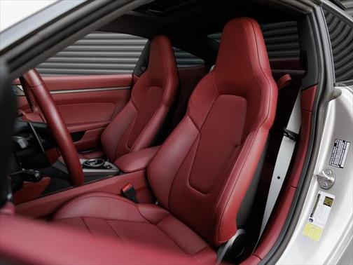 2025 Porsche 911 Carrera