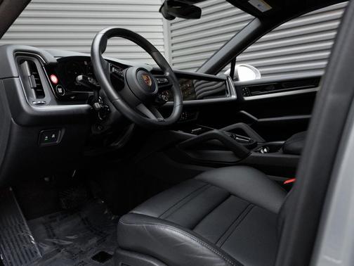 2025 Porsche Cayenne 