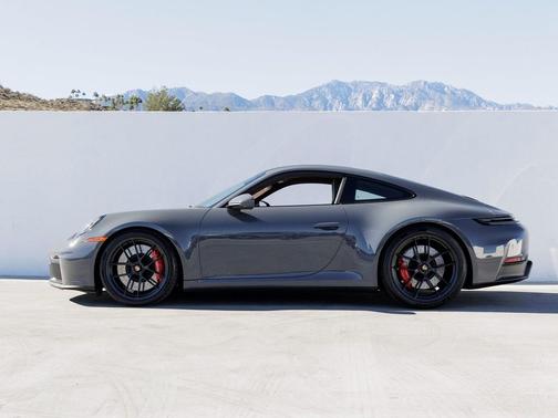 2025 Porsche 911 Carrera 4 GTS