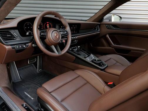 2025 Porsche 911 Carrera 4 GTS