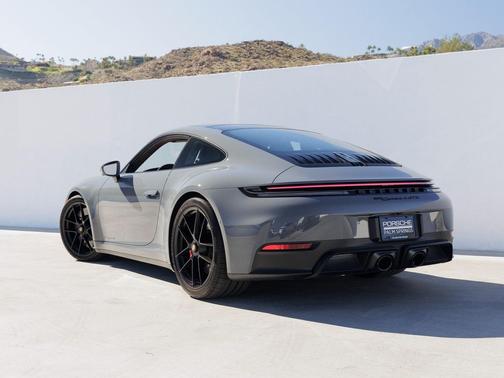 2025 Porsche 911 Carrera 4 GTS