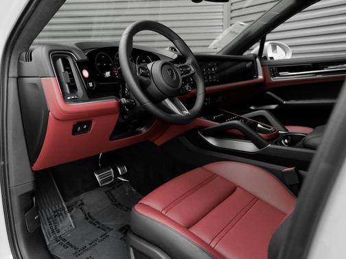 2025 Porsche Cayenne Turbo