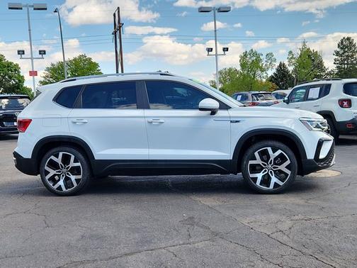Pure White 2023 Volkswagen Taos 1.5T SEL