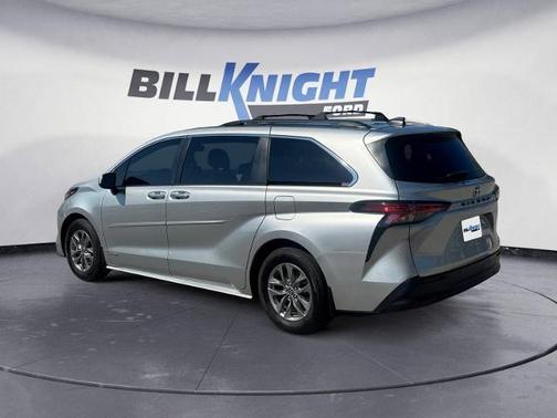 2021 Toyota Sienna XLE 7 PASSENGER