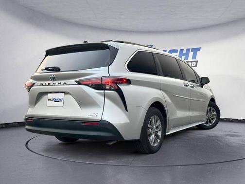 2021 Toyota Sienna XLE 7 PASSENGER