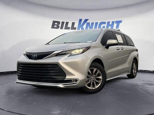 2021 Toyota Sienna XLE 7 PASSENGER