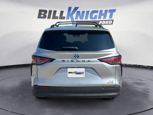 2021 Toyota Sienna XLE 7 PASSENGER