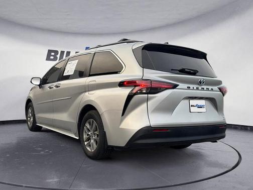 2021 Toyota Sienna XLE 7 PASSENGER