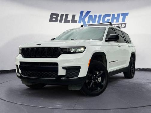 Bright White Clearcoat 2023 Jeep Grand Cherokee LAREDO