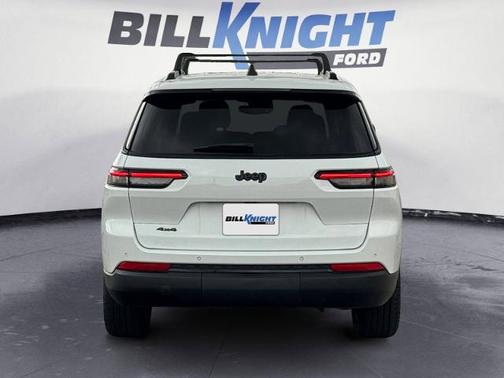 Bright White Clearcoat 2023 Jeep Grand Cherokee LAREDO