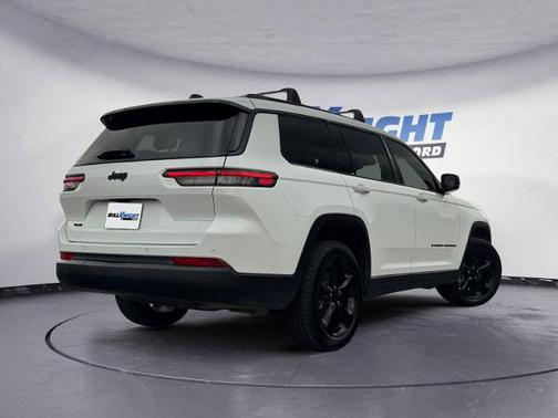Bright White Clearcoat 2023 Jeep Grand Cherokee LAREDO