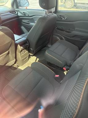 Summit White 2023 GMC Acadia AT4