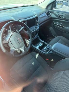 Summit White 2023 GMC Acadia AT4