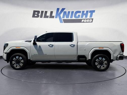 White Frost Tri-Coat 2025 GMC Sierra 1500 DENALI