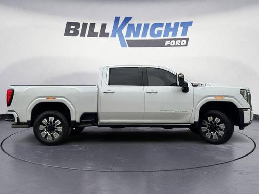 White Frost Tri-Coat 2025 GMC Sierra 1500 DENALI