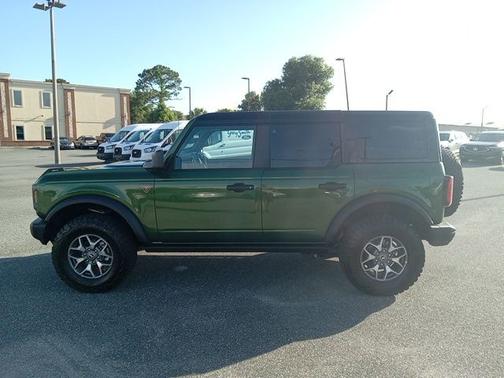 ERUPTION GREEN METALLIC 2025 Ford Bronco BADLANDS