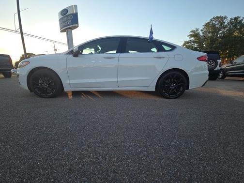 OXFORD WHITE 2020 Ford Fusion SE