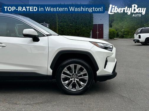 Blizzard Pearl 2022 Toyota RAV4 XLE Premium