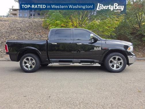 Brilliant Black Crystal Pearlcoat 2017 RAM 1500 Laramie
