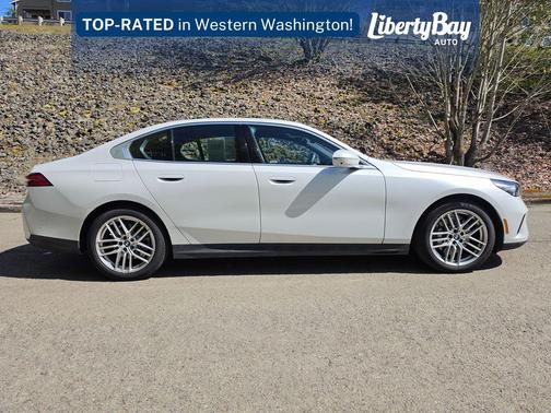 White 2025 BMW 530 xDrive