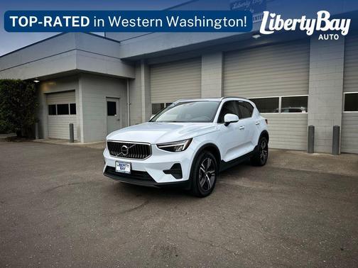 Gray 2025 Volvo XC40 B5 Core Bright Theme