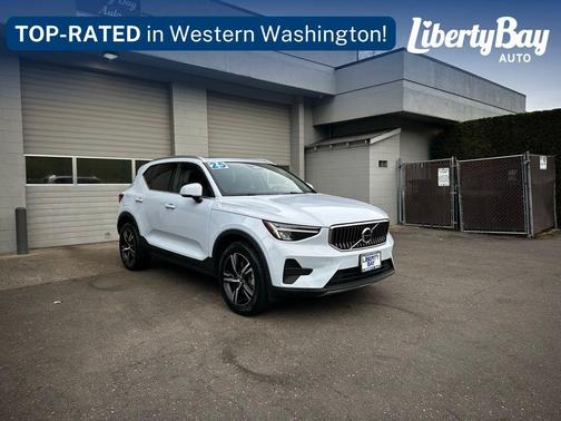 Gray 2025 Volvo XC40 B5 Core Bright Theme