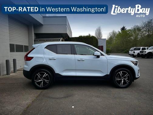 Gray 2025 Volvo XC40 B5 Core Bright Theme