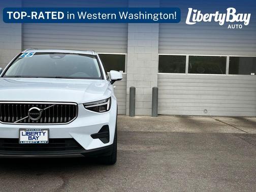 Gray 2025 Volvo XC40 B5 Core Bright Theme