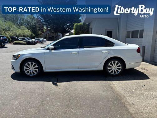 Pure White 2019 Volkswagen Passat 2.0T Wolfsburg Edition