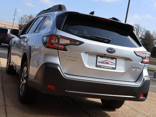 Ice Silver Metallic 2025 Subaru Outback Premium