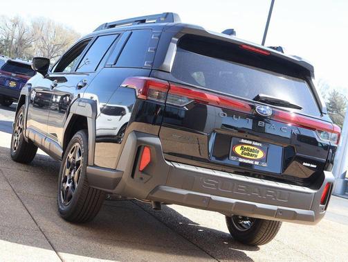 Crystal Black Silica 2026 Subaru Outback Limited