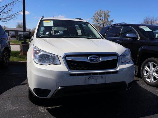 Crystal White Pearl 2016 Subaru Forester 2.5i