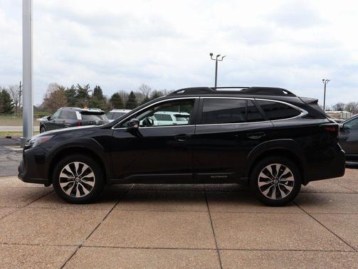 Crystal Black Silica 2023 Subaru Outback Limited