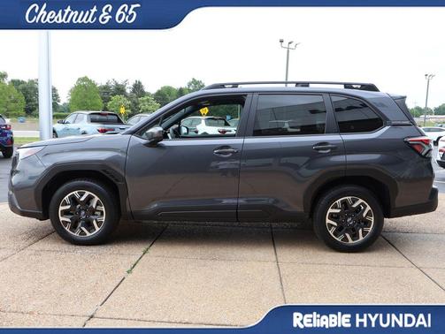 Magnetite Gray Metallic 2025 Subaru Forester Premium