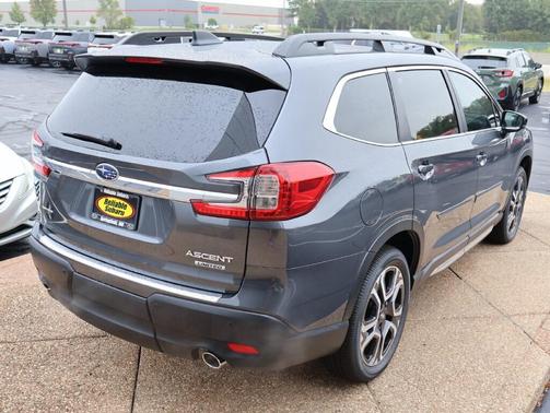 Magnetite Gray 2027 Subaru Ascent Limited 7-Passenger