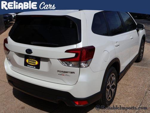 Crystal White Pearl 2023 Subaru Forester Premium