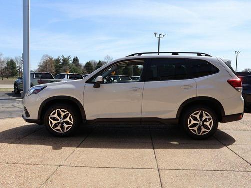 Crystal White Pearl 2023 Subaru Forester Premium
